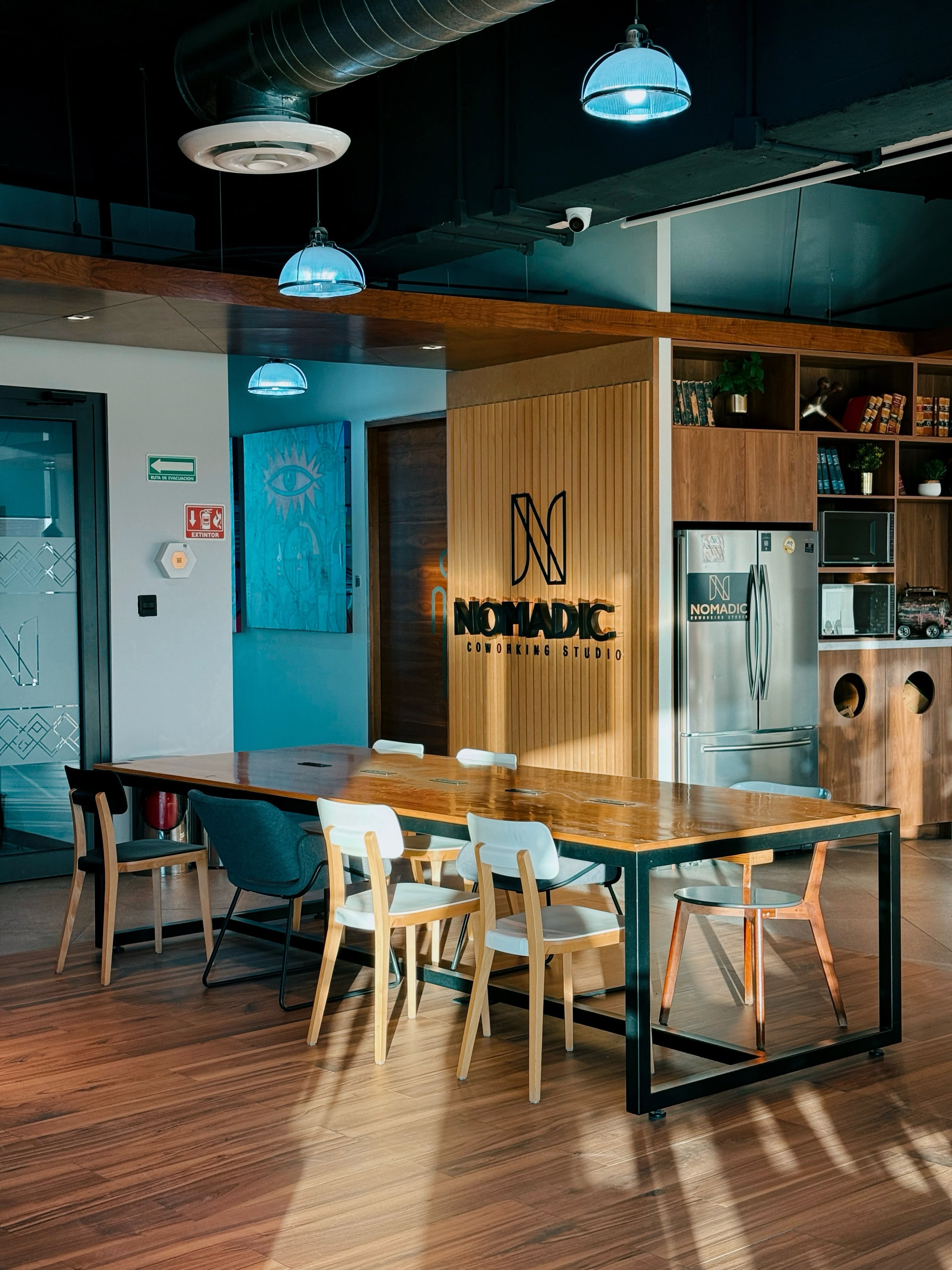 Cafetería equipada de Nomadic Coworking Studio
